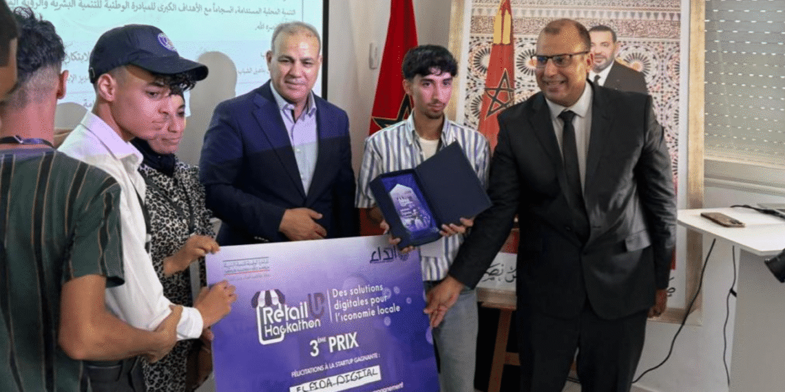 Le maire de Fida Merza Sultan récompense les vainqueurs du hackathon « Retail’UP »